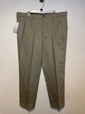NEW DOCKERS Men’s 40 x 30 Flex Comfort Classic Fit Signature Khaki Pleated